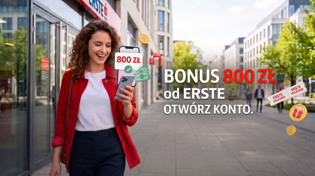 Oto propozycja tekstu alternatywnego (alt text) dla tego baneru: Tekst alternatywny: "Uśmiechnięta młoda kobieta idąca miejską ulicą i patrząca w ekran smartfona. Wokół niej unoszą się trójwymiarowe ikony: złote monety, prezenty oraz banknot z zatwierdzoną kwotą '800 ZŁ'. Po prawej stronie znajduje się duży, wyraźny napis promocyjny: 'BONUS 800 ZŁ od ERSTE OTWÓRZ KONTO.'."